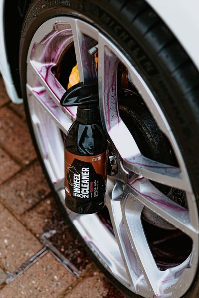 Очисник дисків від металів Gyeon Q&sup2;M Iron WheelCleaner REDEFINED 500мл 210619 8809432677949 фото