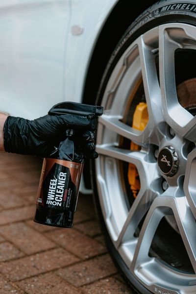 Очисник дисків від металів Gyeon Q&sup2;M Iron WheelCleaner REDEFINED 500мл 210619 8809432677949 фото