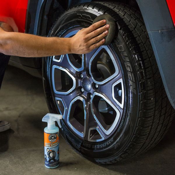 Засіб для догляду за покришками Chemical Guys спрей Tire Kicker Extra Shiny Tire Shine TVD11316 473мл 186021 TVD113_16 фото